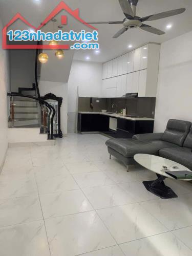 Bán Nhà!Nghi Tàm,30m ra Oto,DT: 38m2 x 3Tầng,MT: 4.3m,Giá: 7.85 tỷ Tây Hồ - 4