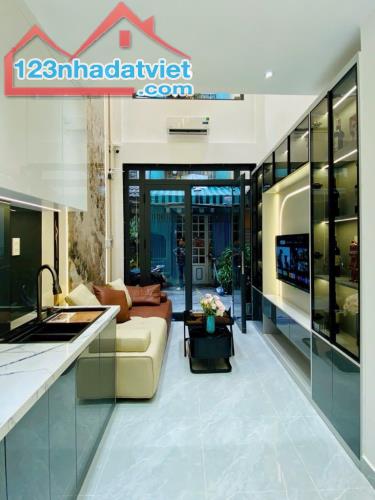 NHÀ QUẬN 3 - VỊ TRÍ ĐẸP, HẺM 4M THÔNG - 3PN, SỔ HỒNG RIÊNG - CHỈ 5.7 TỶ