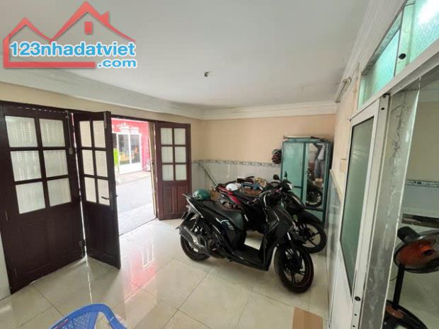 Nhà Mới 2Tầng Cách mặt Tiền 15M Hẻm Thẳng Xe Hơi ngủ nhà Sổ Vuông m250 Gía 8,5 Tỷ Thương - 1