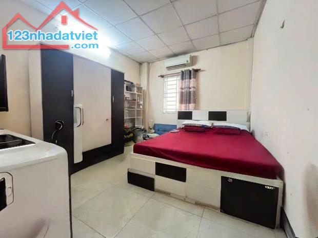 Nhà Mới 2Tầng Cách mặt Tiền 15M Hẻm Thẳng Xe Hơi ngủ nhà Sổ Vuông m250 Gía 8,5 Tỷ Thương - 2