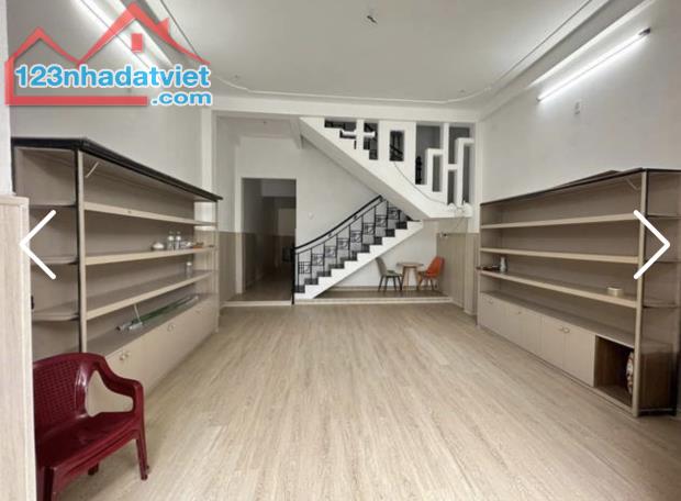 Nhà 2 tầng mặt tiền đường Ngô Thì Hương. DT:100m , ngang 5m . Giá : 6tỷ090 thương lượng