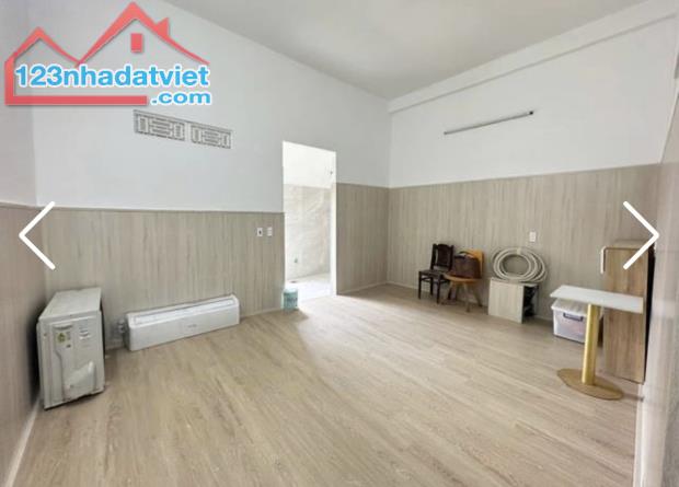 Nhà 2 tầng mặt tiền đường Ngô Thì Hương. DT:100m , ngang 5m . Giá : 6tỷ090 thương lượng - 2