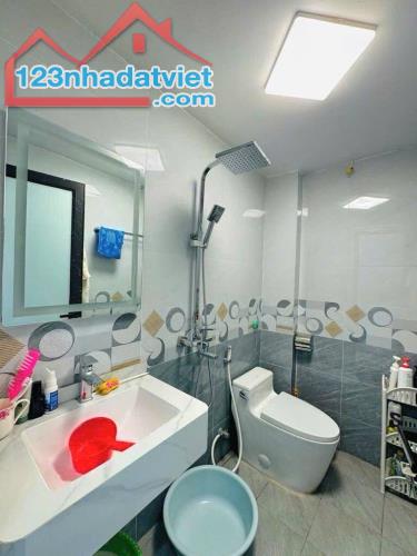 Nhà đẹp Khương Đình, gần phố, ô tô, ở sướng, 41m 5 tầng 3.6m mặt, Giá 11 tỷ. Lh 0796193699 - 3