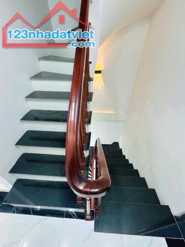 Nhà đẹp Khương Đình, gần phố, ô tô, ở sướng, 41m 5 tầng 3.6m mặt, Giá 11 tỷ. Lh 0796193699 - 4