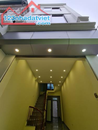 Giá tốt dành cho các nhà đầu tư thông thái 4 tỷ 5 ngay cổng làng Đa Sỹ 40m đủ 3 ngủ 1 thờ