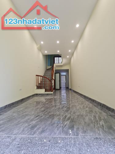 Giá tốt dành cho các nhà đầu tư thông thái 4 tỷ 5 ngay cổng làng Đa Sỹ 40m đủ 3 ngủ 1 thờ - 2