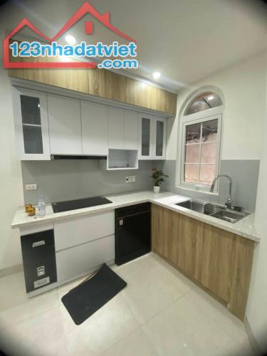 +bán nhà nghọc hà ba đình 7 tâng thang máy 31m2 giá trị 8 đông