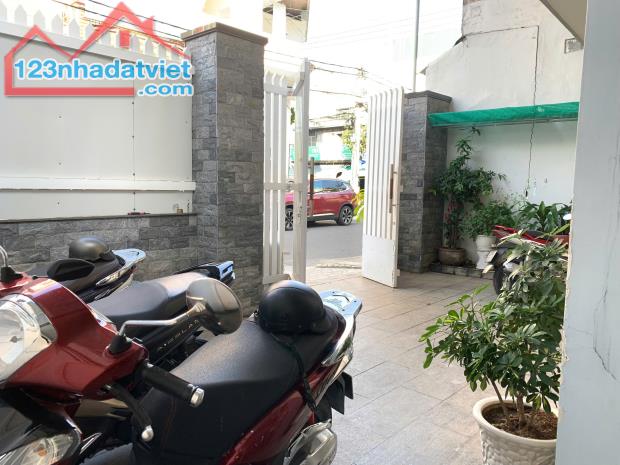 Bán Nhà Mặt Tiền Âu Cơ- Phước Tân - Tỉnh Khánh Hoà
👉DT: 201m2 ngang 11m nở hậu-  LH: - 1