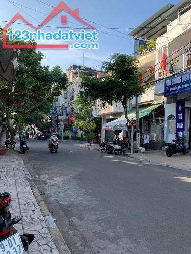 Bán Nhà Mặt Tiền Âu Cơ- Phước Tân - Tỉnh Khánh Hoà
👉DT: 201m2 ngang 11m nở hậu-  LH: - 4