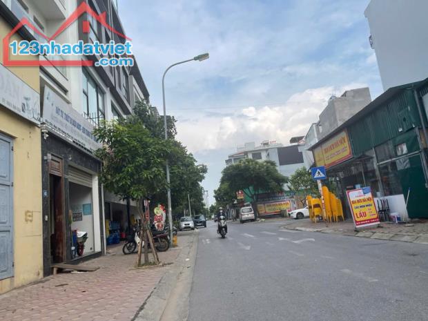 Bán 78m2 nhà 3,5 tầng dân xây mặt phố Nông Vụ, Phúc Lợi, vị trí kinh doanh, cho thuê tốt
