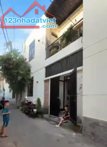 Bán nhà Liên Chiểu Đà Nẵng, Nhà 2 Tầng Xây kiên cố kiệt Nguyễn Huy Tưởng gần đường