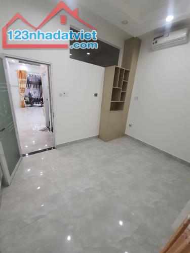 Nhà trệt 2 lầu hxh, 1/ đường số 5 P.Linh Xuân. Giá chỉ 5.6 tỷ còn thương lượng. Có giá tốt - 2