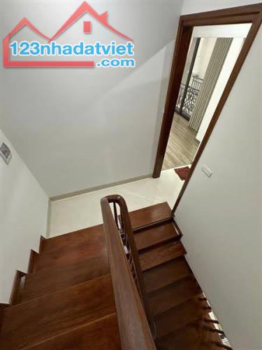 BÁN NHÀ 5 TẦNG - PHỐ LÊ THANH NGHỊ - HAI BÀ TRƯNG - 8 TỶ X - VỊ TRÍ VÀNG- SỔ ĐỎ CHÍNH CHỦ - 3