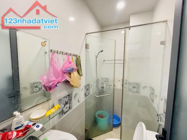 Bán nhà 5 tầng mới, hẻm 7m, SHR, ngay chợ Bùi Văn Ngữ, Q12, nhỉnh 3 tỷ. - 4