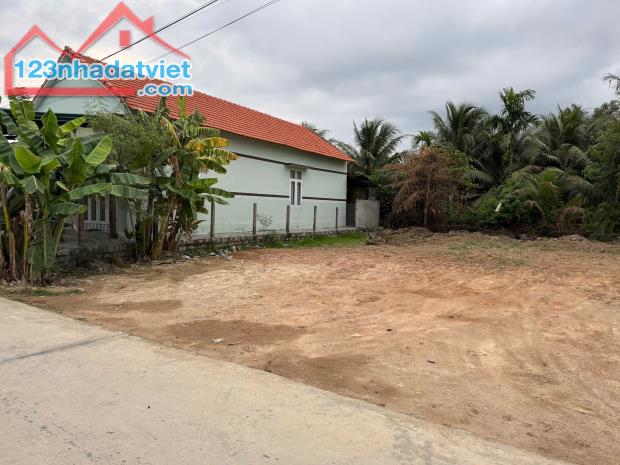 bán lô góc vuông vắn full thổ cư ngay trung tâm thị xã Ninh Hòa 0985451850