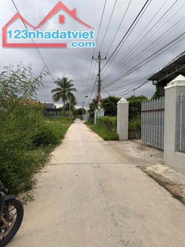 bán lô góc vuông vắn full thổ cư ngay trung tâm thị xã Ninh Hòa 0985451850 - 2