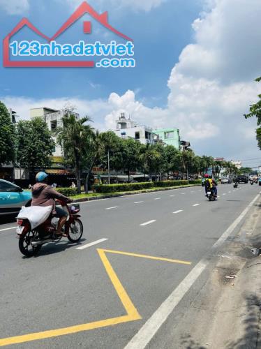 Bán nhà Mặt tiền Tô Ký - ngay Chợ Cầu - Quang Trung, 969m2 (11/24x58m) Cấp 4, 95 tỷ.