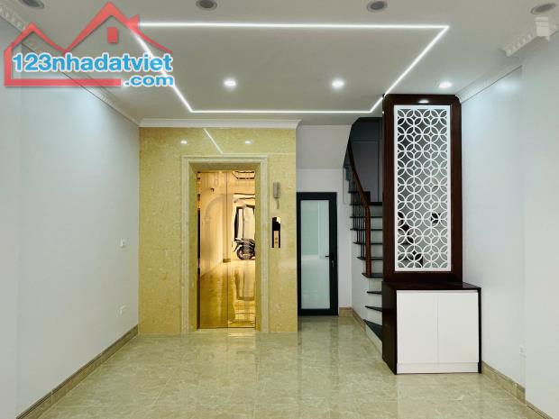 Cực phẩm! Nhà xây mới 40m2x6T thang máy - PCCC chuẩn - 1 nhà ra phố Đông Quan, Cầu Giấy.
