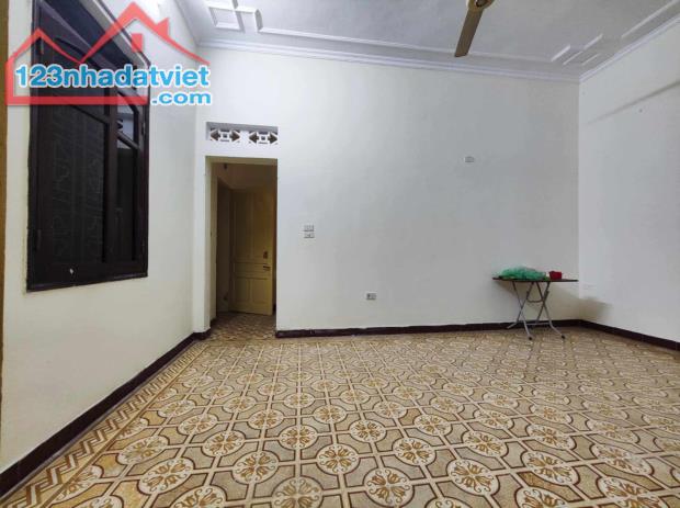 CHO THUÊ NHÀ RIÊNG PHỐ ĐỘI CẤN, BA ĐÌNH, NHÀ ĐẸP, 5M RA PHỐ - 2