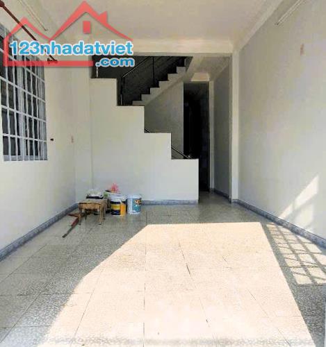 Cho thuê nhà 1 trệt 1 lầu, 90m², 4PN, gần Metro, ĐH Kiến Trúc