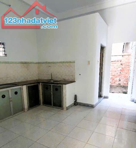 Cho thuê nhà 1 trệt 1 lầu, 90m², 4PN, gần Metro, ĐH Kiến Trúc - 1