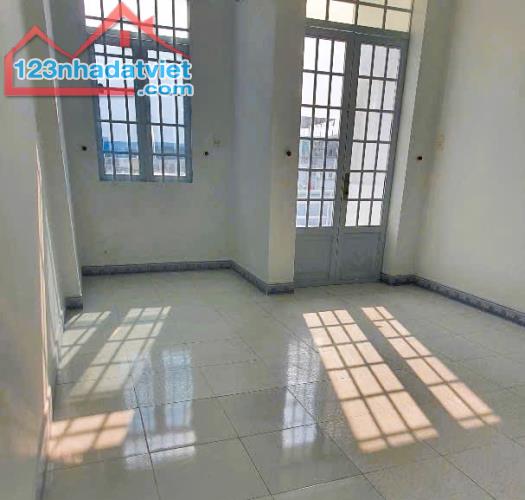 Cho thuê nhà 1 trệt 1 lầu, 90m², 4PN, gần Metro, ĐH Kiến Trúc - 3
