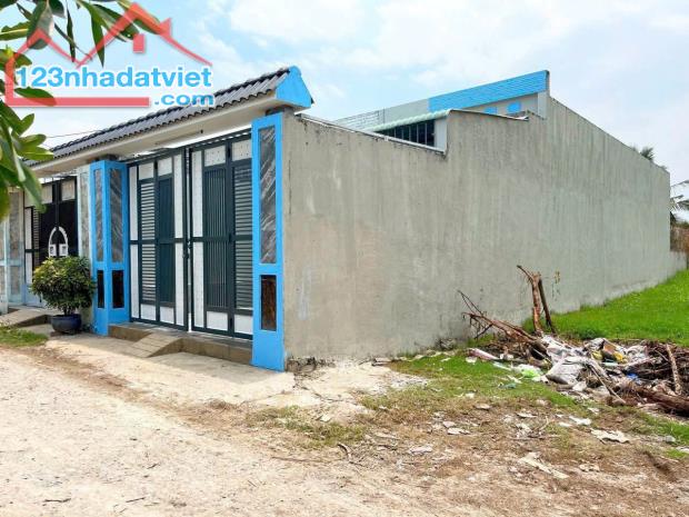 BÁN NHÀ CẤP 4 ấp BÌNH HỮU , ĐỨC HÒA THƯỢNG , 5X43=218m2 giá 1 tỷ 700.