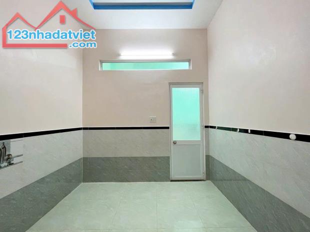 BÁN NHÀ CẤP 4 ấp BÌNH HỮU , ĐỨC HÒA THƯỢNG , 5X43=218m2 giá 1 tỷ 700. - 2