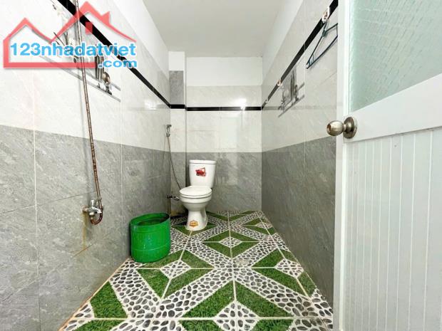 BÁN NHÀ CẤP 4 ấp BÌNH HỮU , ĐỨC HÒA THƯỢNG , 5X43=218m2 giá 1 tỷ 700. - 4