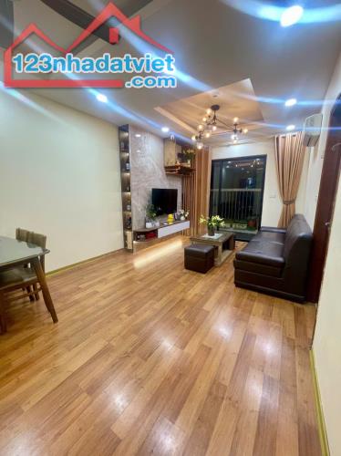 Bán căn tầng trung tòa Vinaconex C Nguyễn Xiển, nhà đẹp, full Nt, 72m, 2 ngủ, sdcc, 4.85 t