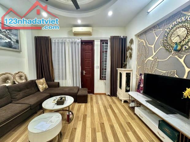 PHÂN LÔ Trần Quốc Hoàn nhà đẹp 45m2*5T, mt 4m kinh doanh, GARA, 2 thoáng 18 tỷ hơn - 1
