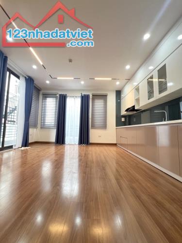 PHÂN LÔ Trần Quốc Hoàn nhà đẹp 45m2*5T, mt 4m kinh doanh, GARA, 2 thoáng 18 tỷ hơn - 2
