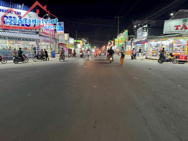 CẦN BÁN DÃY TRỌ 1KIOT+5 PHÒNG TRỌ THUÊ FULL NGAY KDC TÂN ĐỨC GIÁ 2TY550 DT 150M2 SHR