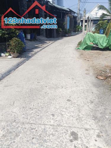 BÁN DÃY TRỌ ấp BÌNH TIỀN ,4 PHÒNG 1KIOT ,dt 5x21=105m2 SHR GIÁ 2 TỶ {thương lượng} - 3