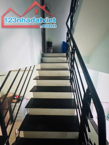 Lê Văn Quới gần 4 xã giápTân Phú hẻm 5m đang Kinh Doanh phòng khám 34m2 -5 Tầng 4tỷ 5 - 2