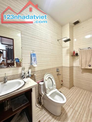 Giảm giá bán nhanh! Nhà(4x10m)P.4 Phú Nhuận-4tầng, HXH-gần phố ẩm thực Phan Xích Long. Gía - 4