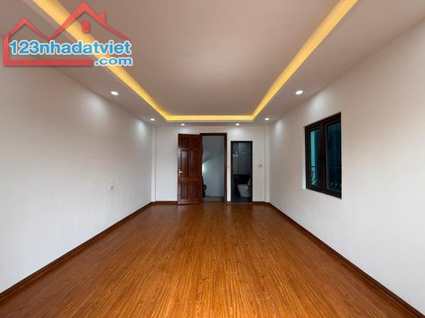 Bán gấp Nhà An Trai, 30.4m, 5 tầng , nội thất xịn, ô tô đỗ cổng, View hồ thoáng mát - 2