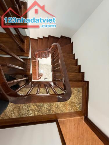 Bán gấp Nhà An Trai, 30.4m, 5 tầng , nội thất xịn, ô tô đỗ cổng, View hồ thoáng mát - 3