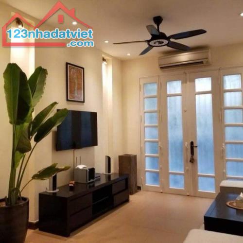 BÁN NHÀ KIỂU BIỆT THỰ PHỐ ÂU CƠ, TÂY HỒ, Ô TÔ TRÁNH, LÔ GÓC, SÁT HỒ,  DT 90M* MT 8M* GIÁ 3 - 1