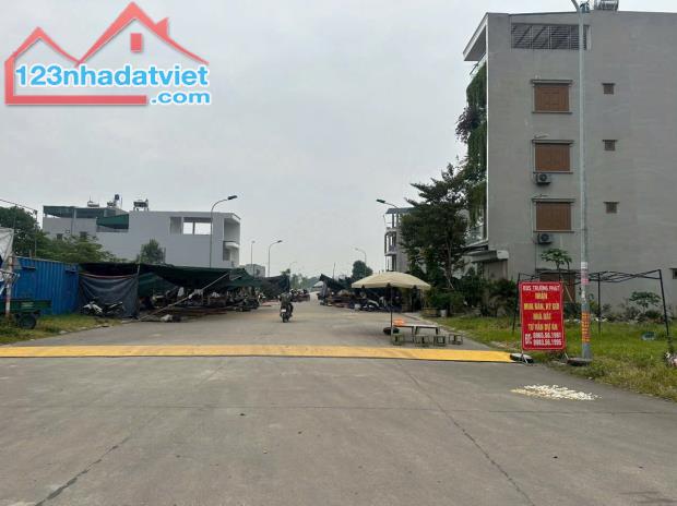 giá 4,1 tỷ. Diện tích rộng 103m2, mặt tiền 5m cực đẹp,  Pháp lý đầy đủ, 
2 mặt thoáng - 1