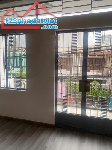 Bán nhà(4,5x11m) sẵn kết cấu-HXH 1 trục thông Chu Văn An-Gần bến xe Miền Đông cũ. Gía 8tỷ5 - 3