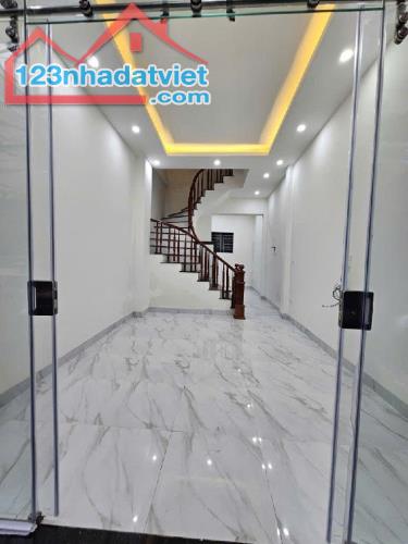 NỞ HẬU - MẶT PHỐ KINH DOANH- Ô TÔ TRÁNH CC cần bán nhà 3 tầng tại La khê Hà Đông  Diện tíc - 2