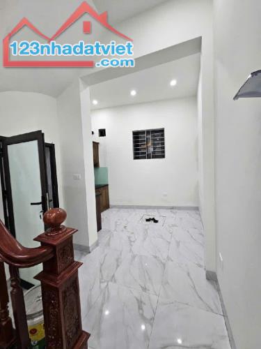 NỞ HẬU - MẶT PHỐ KINH DOANH- Ô TÔ TRÁNH CC cần bán nhà 3 tầng tại La khê Hà Đông  Diện tíc - 4