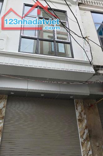 NỞ HẬU - MẶT PHỐ KINH DOANH- Ô TÔ TRÁNH CC cần bán nhà 3 tầng tại La khê Hà Đông  Diện tíc - 5