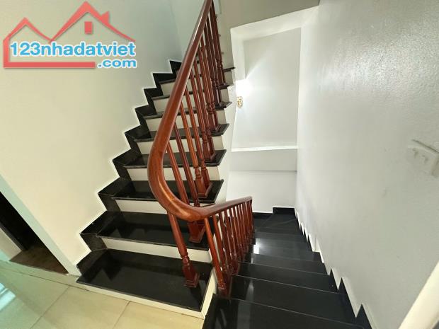BÁN NGÔI NHÀ 3 TẦNG ĐẦY TÂM HUYẾT NGAY VỊT CỎ HỒ SEN thành phố hải dương - 3