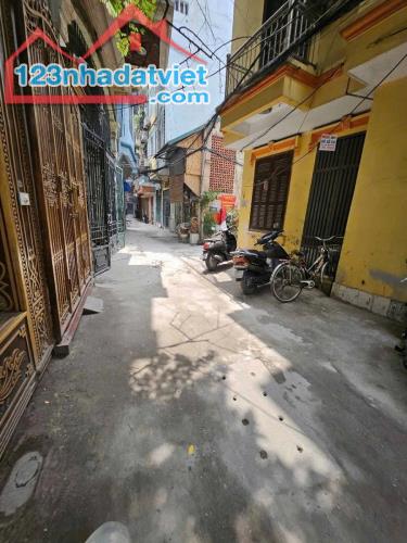 Cần bán nhà phố Tôn Đức Thắng, Đống Đa, 25m2, ô tô đỗ cửa, 6.34 tỷ