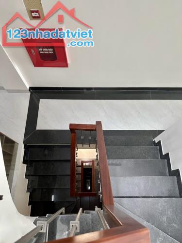 Bán nhà Xuân La, oto 5m, 40m2,MT 4,3m, xây 5 tầng chắc chắn, chỉ 6,3 tỷ - 3