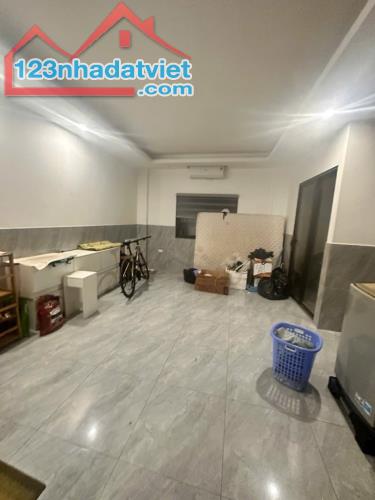 (Tin thật 100%) Bán tòa CHDV 81m2 x 10CH tại Phạm Ngọc Thạch - Đống Đa - Dòng tiền 80 - 2
