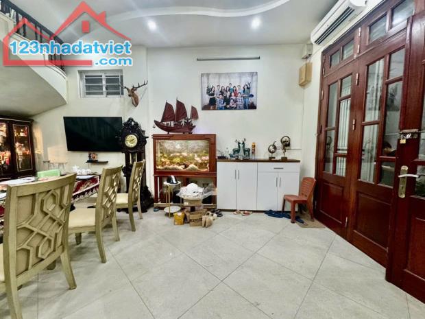 NHÀ CHỦ TỰ XÂY CHẮC CHẮN KHÁCH VỀ Ở NGAY - NHÀ 4 TẦNG LÔ GÓC 15 M RA MẶT PHỐ - KINH DOANH