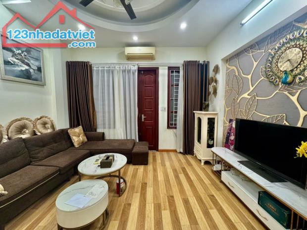NHÀ CHỦ TỰ XÂY CHẮC CHẮN KHÁCH VỀ Ở NGAY - NHÀ 4 TẦNG LÔ GÓC 15 M RA MẶT PHỐ - KINH DOANH - 1